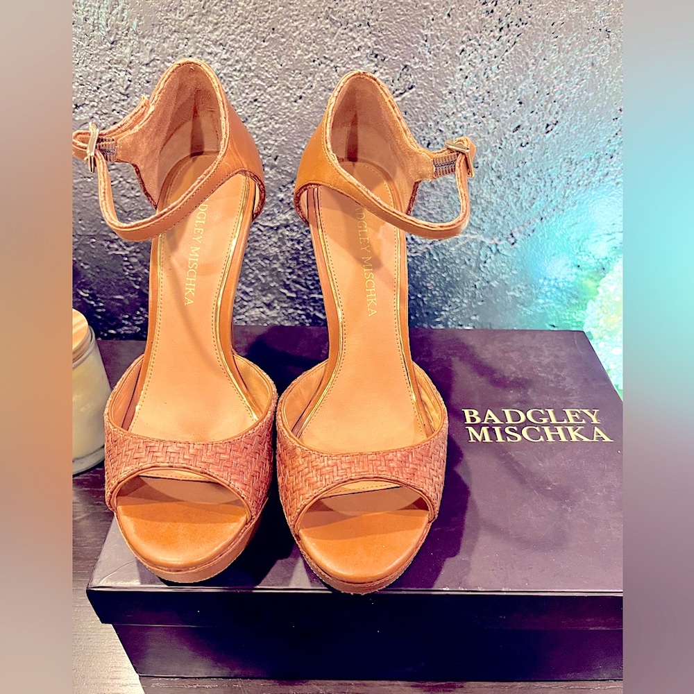 Badgley Mischka Colby Cara Sandal - Genuine Leather, Sz 7, adorable woven detail
